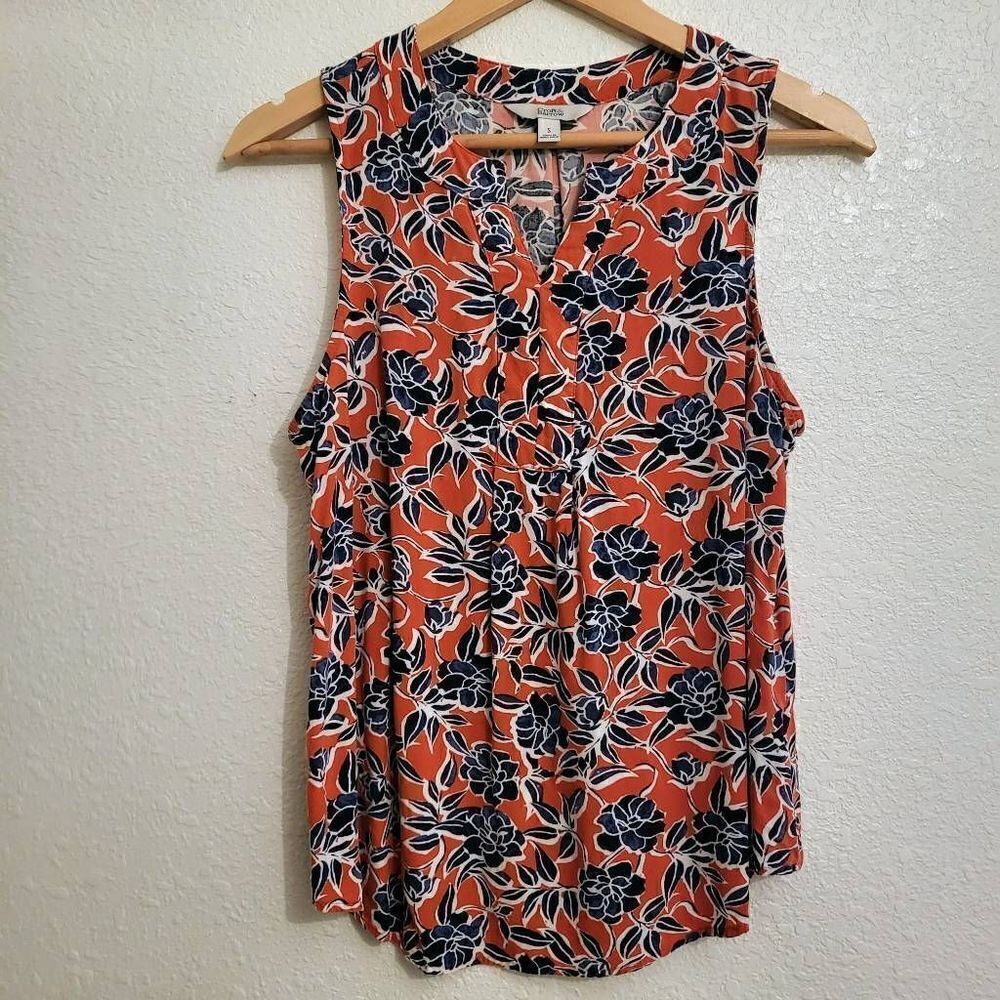 Croft & Barrow V-neck Red White & Blue Flower Tank Top: July 4th, Lablr Day